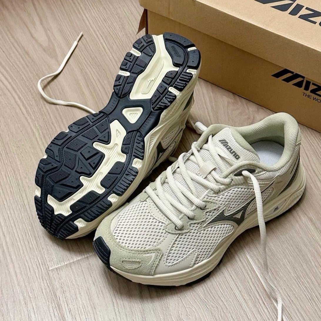 MIZUNO RACER S OARISM D1GH223515
