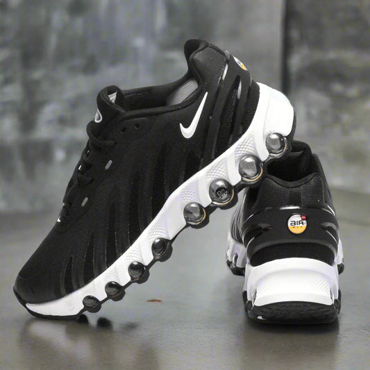 Nike Air Max Plus BLACK FQ2860-001BW