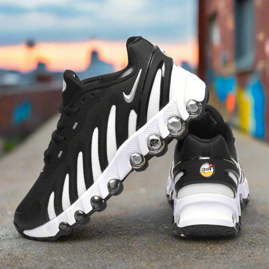 Nike Air Max Plus BLK&WHT FQ2860-001BW2