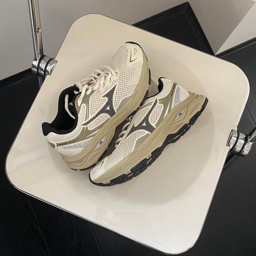 MIZUNO RACER S OARISM D1GH223505