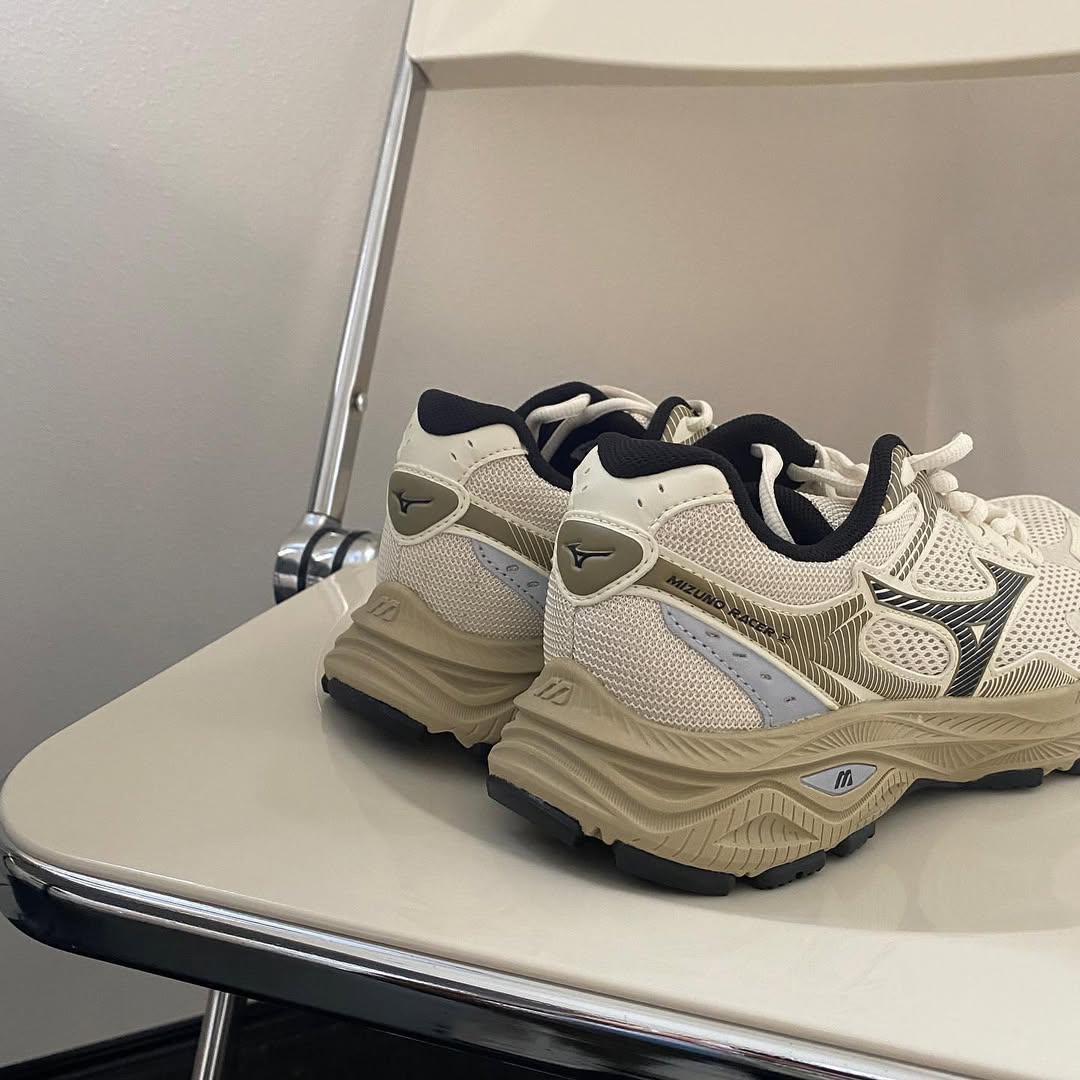 MIZUNO RACER S OARISM D1GH223505