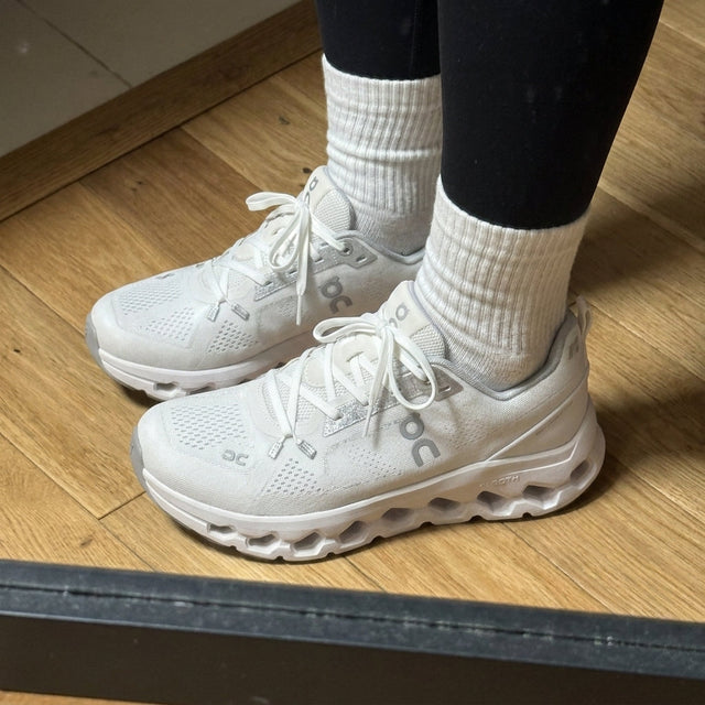 Oncloudtilt White edition ( Pour Femme )
