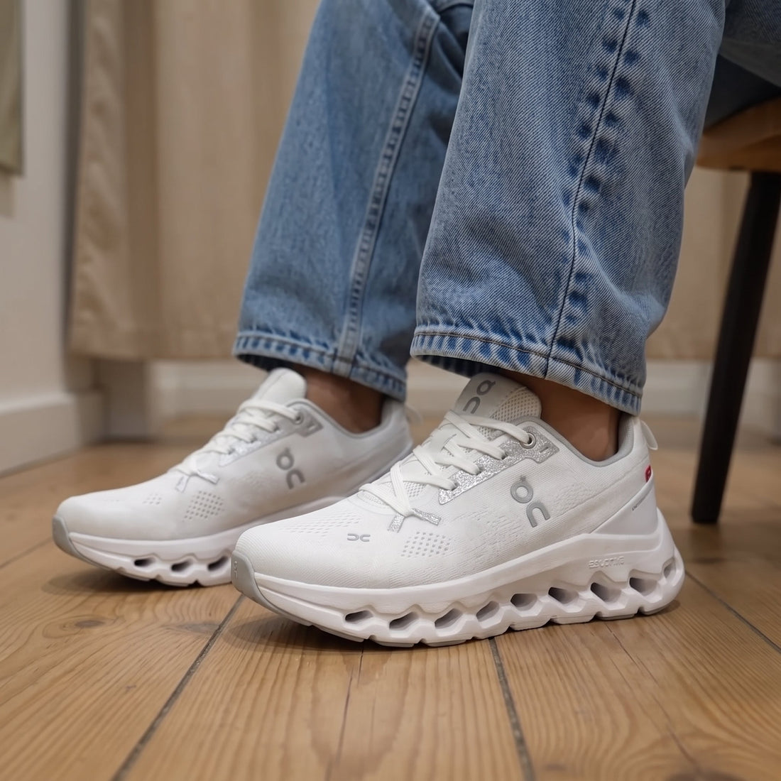 Oncloudtilt White edition ( Pour Femme )