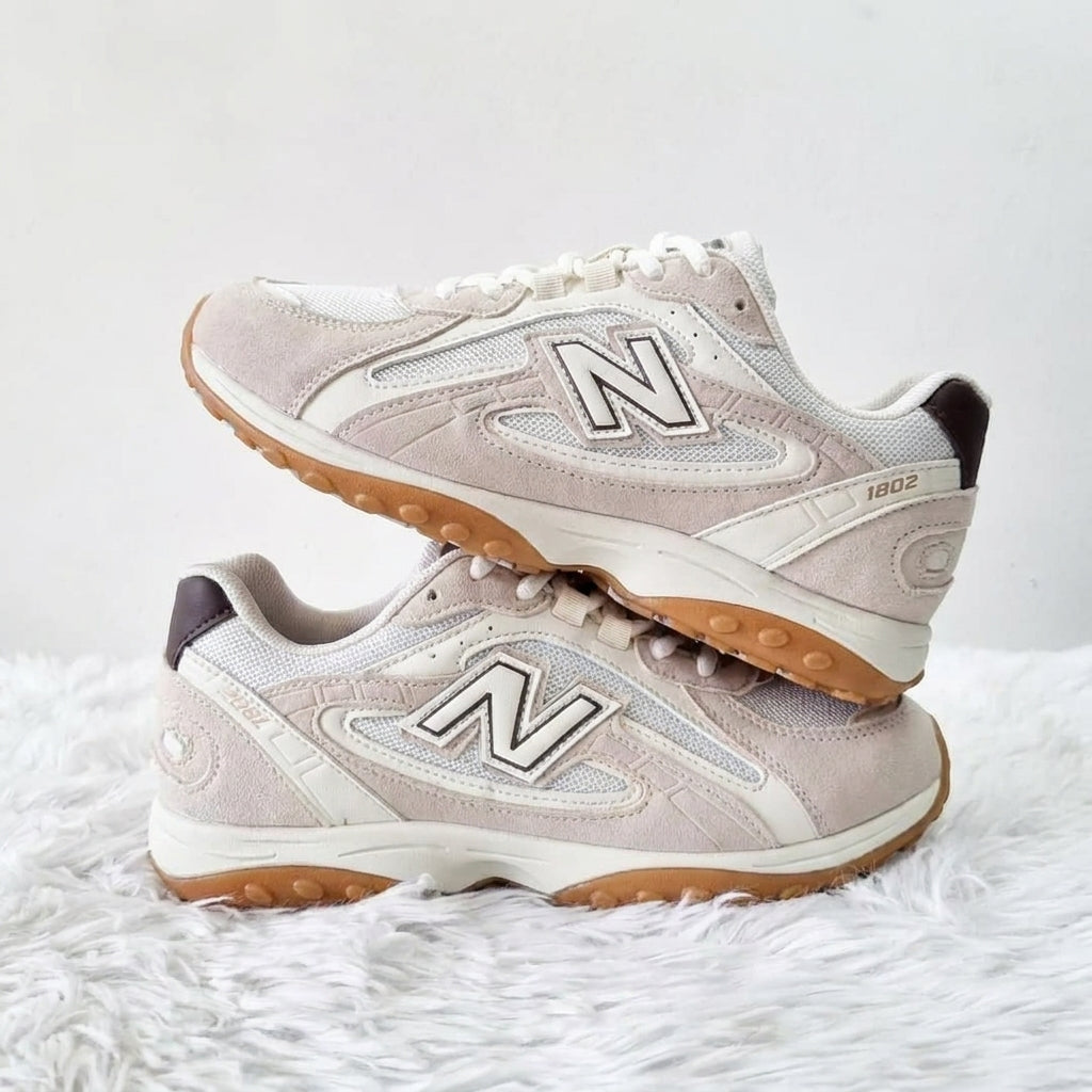 New Balance 204L Beige