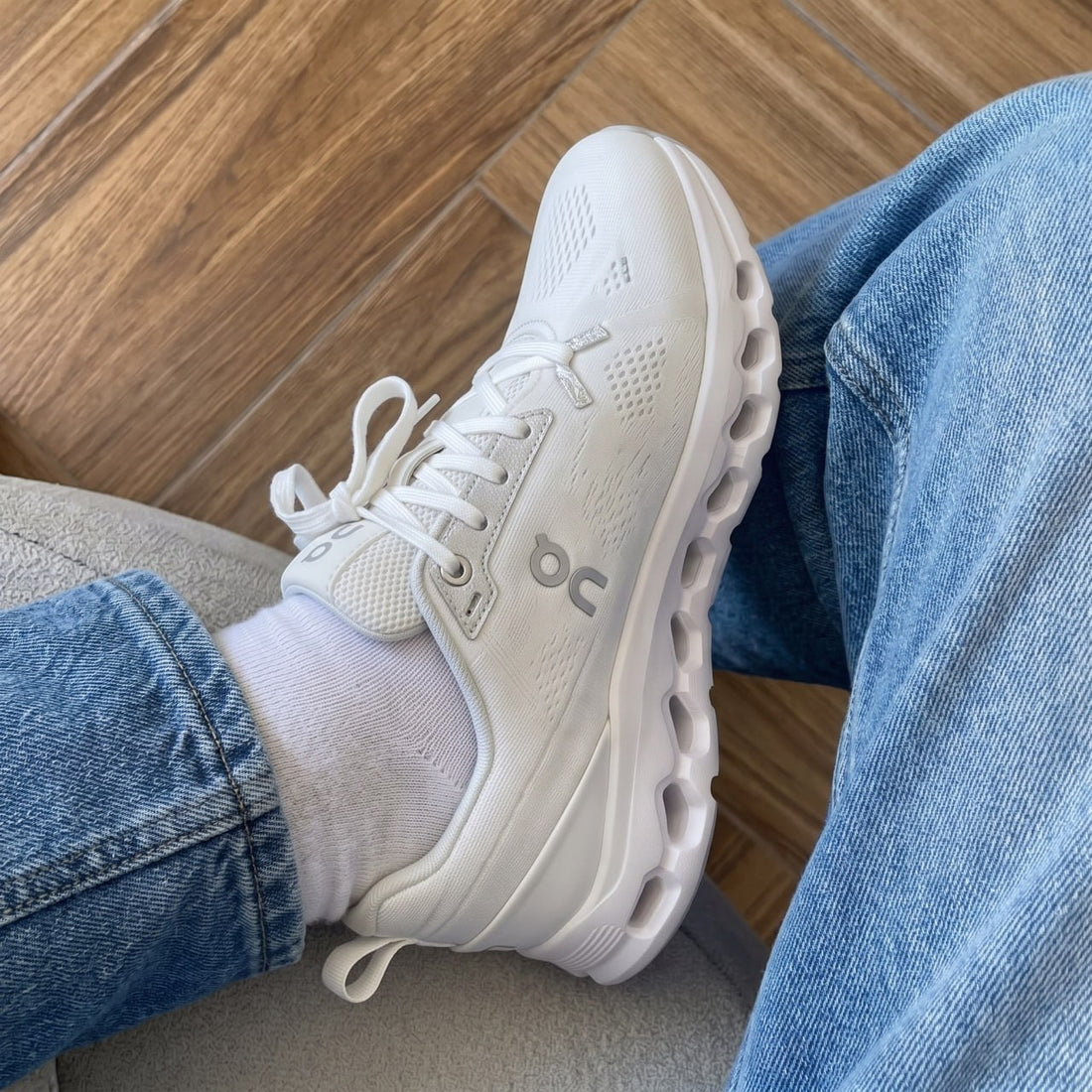 Oncloudtilt White edition ( Pour Femme )