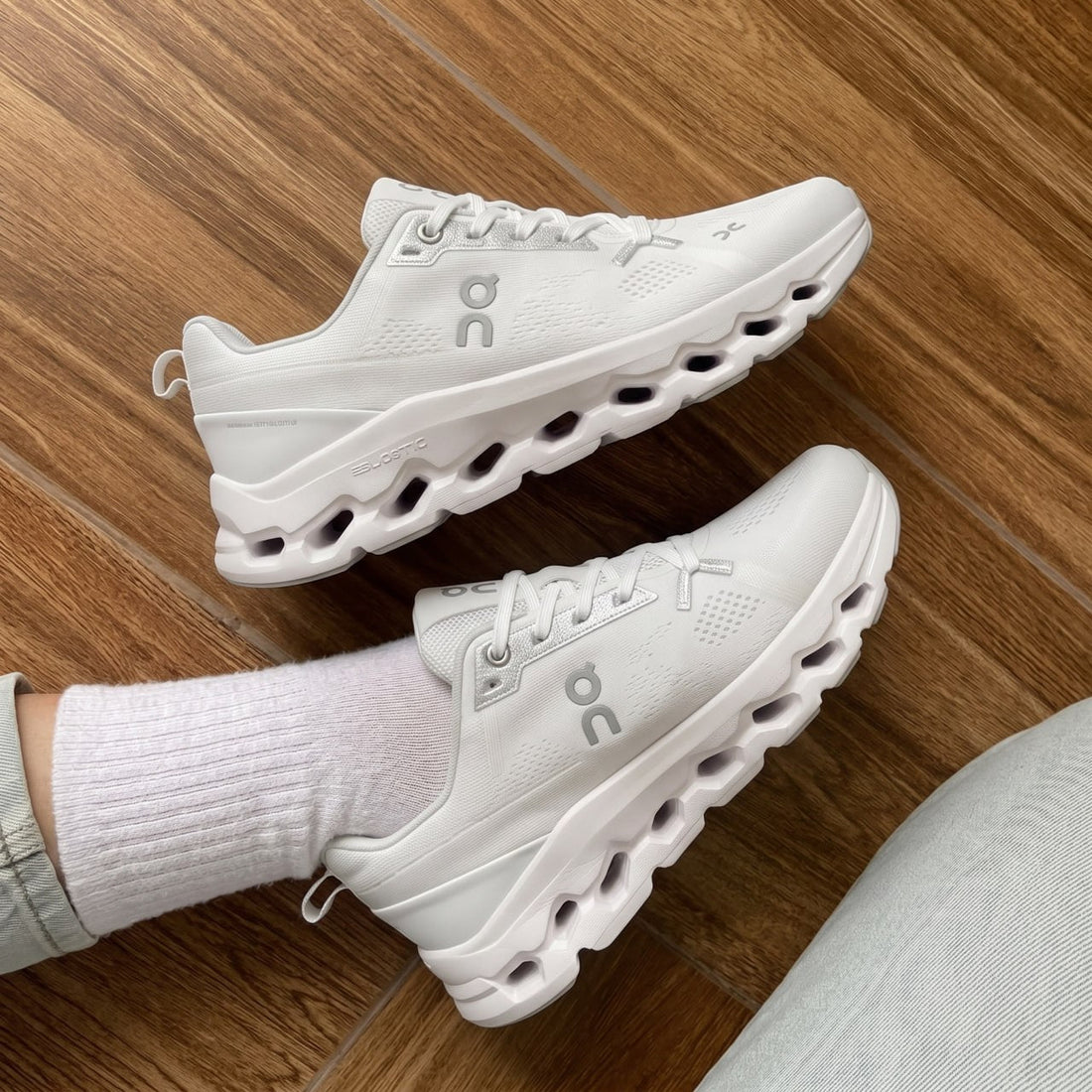 Oncloudtilt White edition ( Pour Femme )