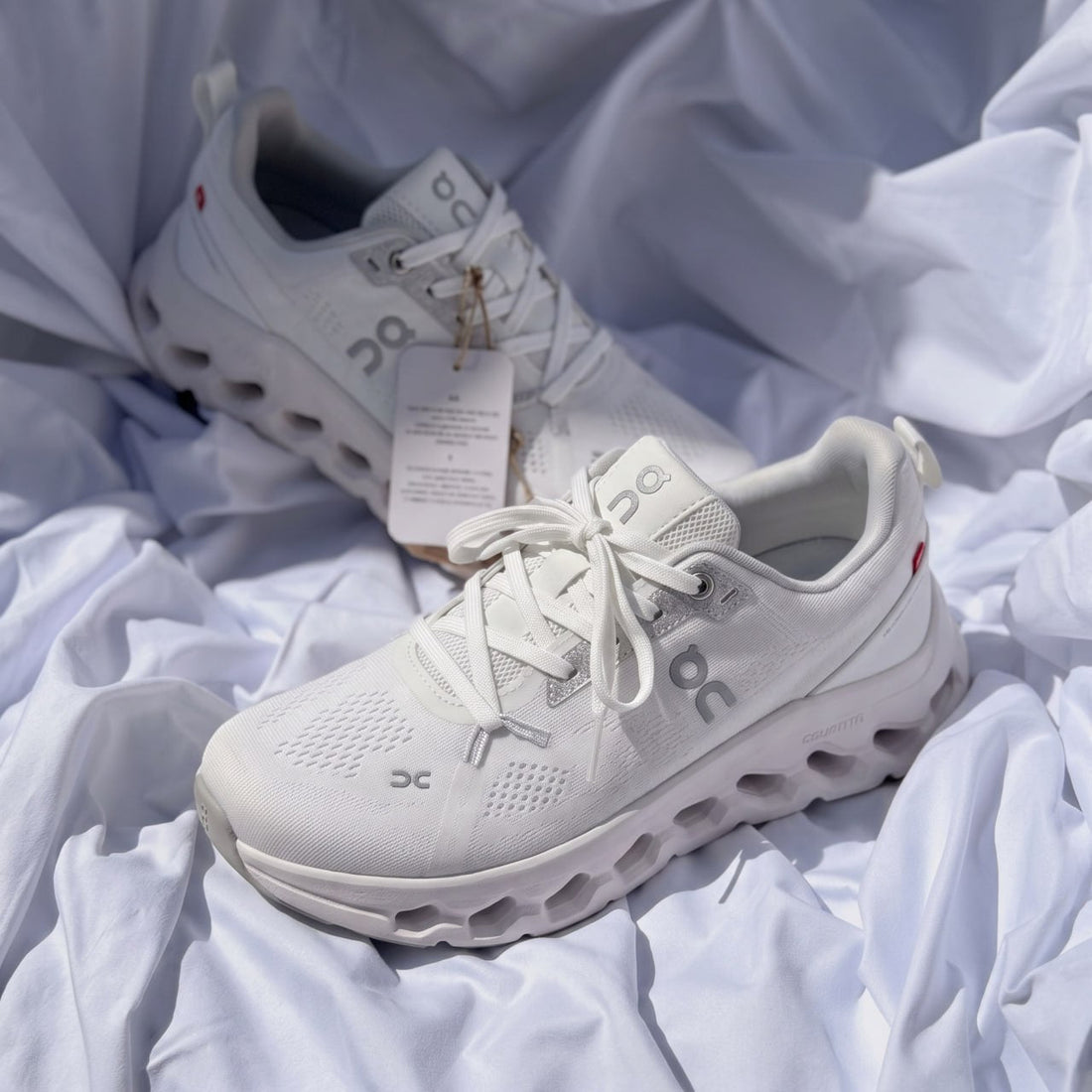 Oncloudtilt White edition ( Pour Femme )