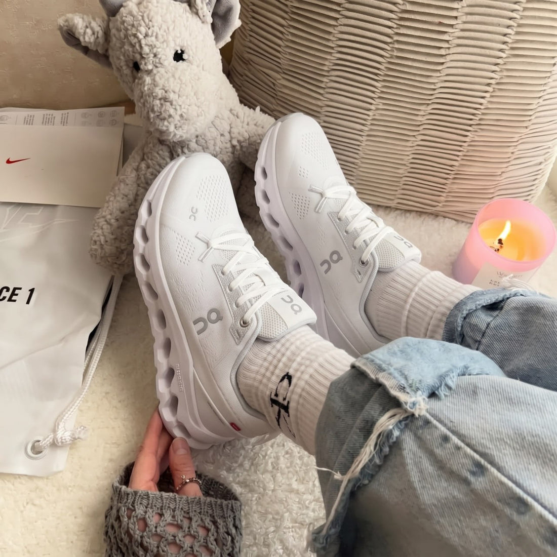 Oncloudtilt White edition ( Pour Femme )